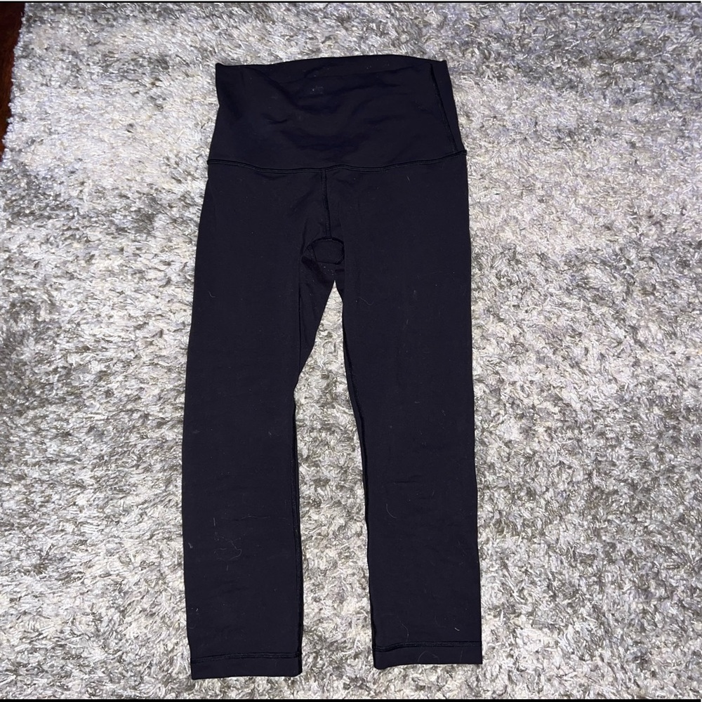 Lululemon cropped leggings size 6!🖤